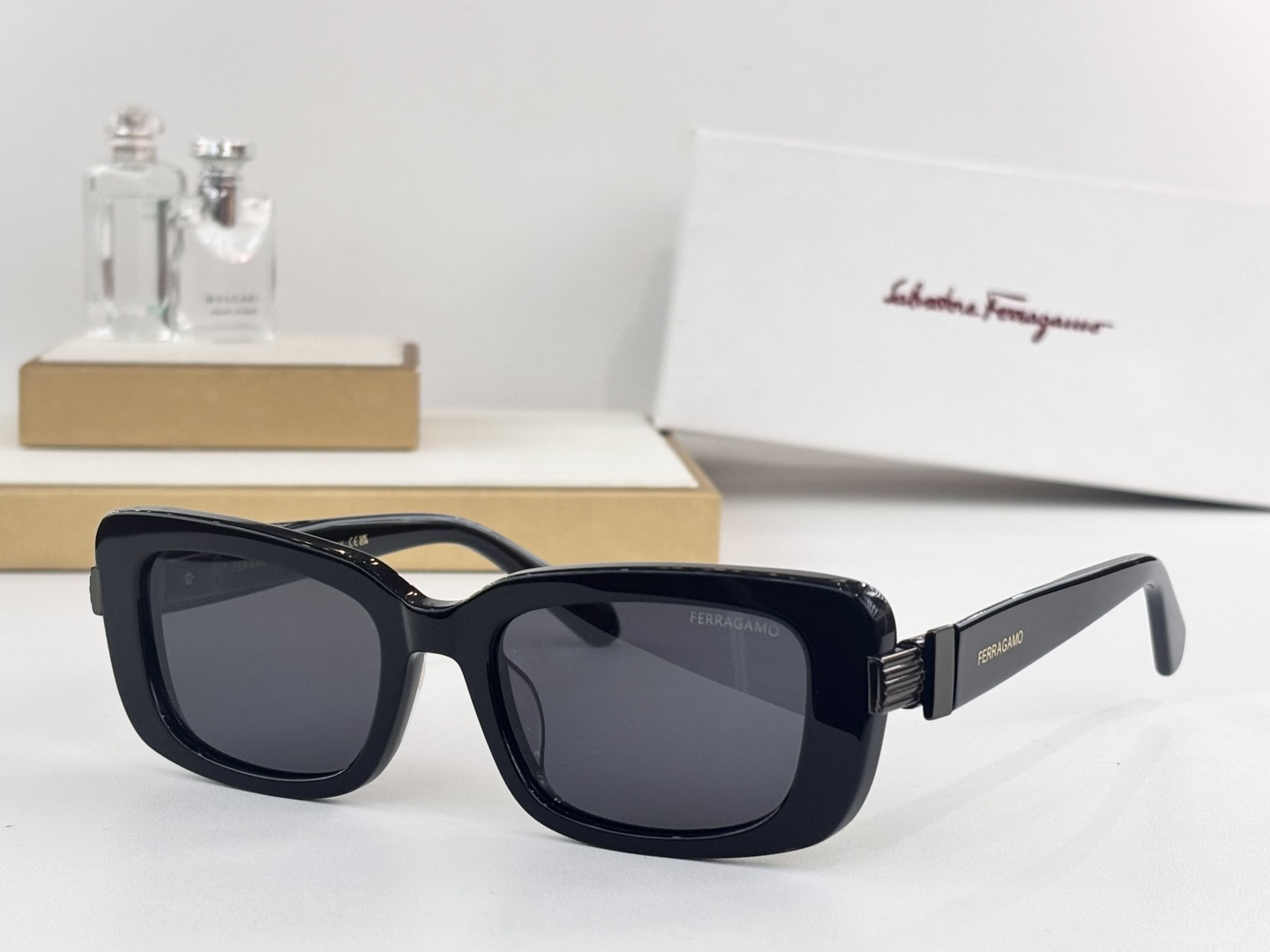 FERRAGAMOMOD：SF1105SSize：52口19 145