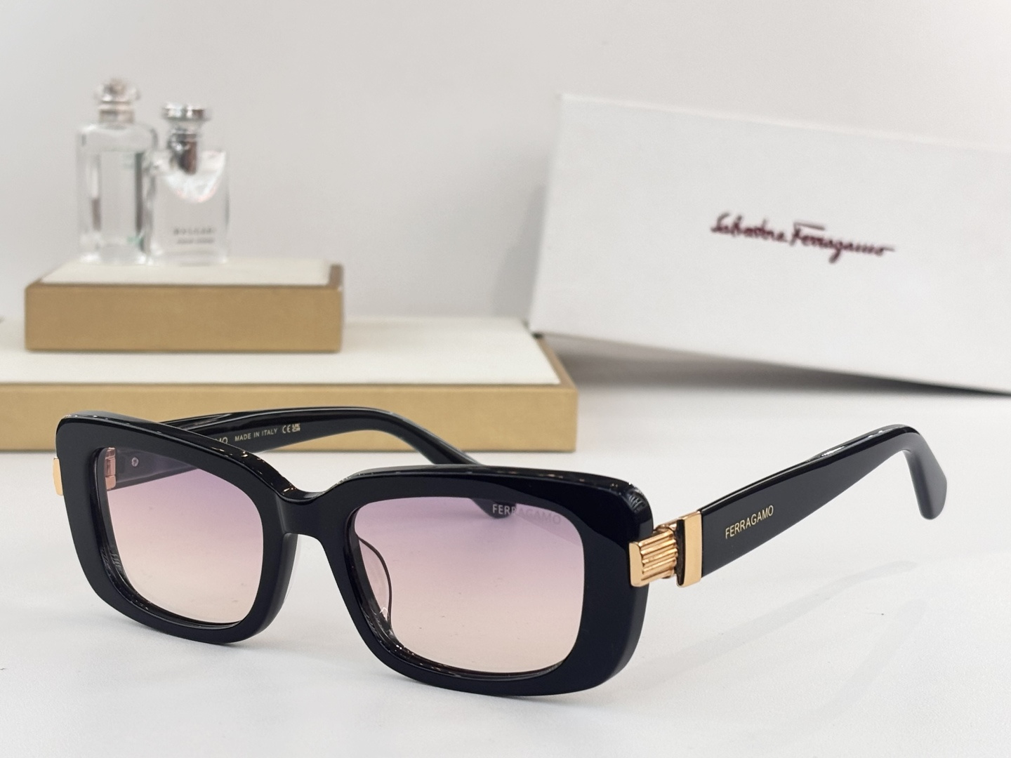 FERRAGAMOMOD：SF1105SSize：52口19 145