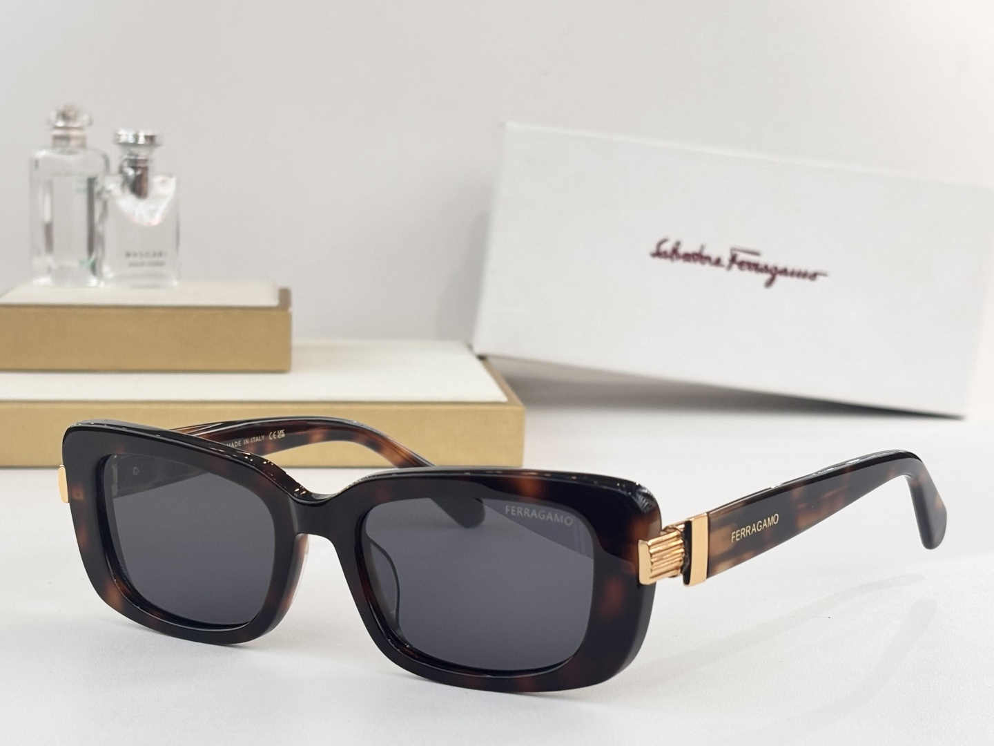 FERRAGAMOMOD：SF1105SSize：52口19 145