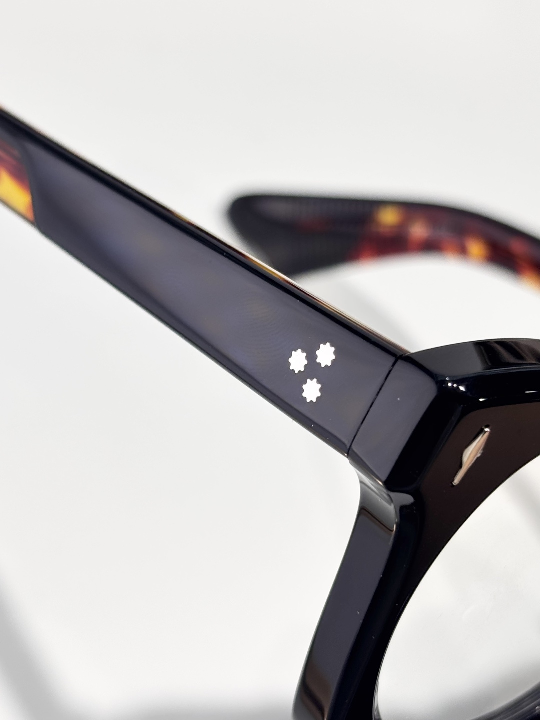 JACQUES MARIE MAGMODEL：ELMYRISIZE:51口24