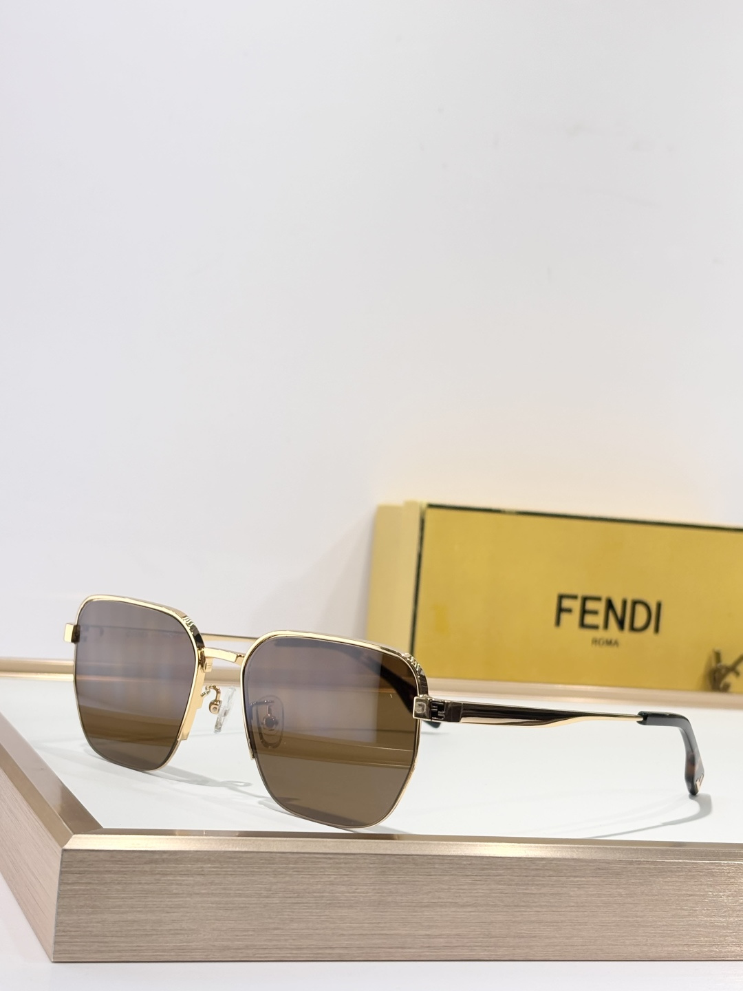 FENDI MOD：FE40594 Size：55口18 145 