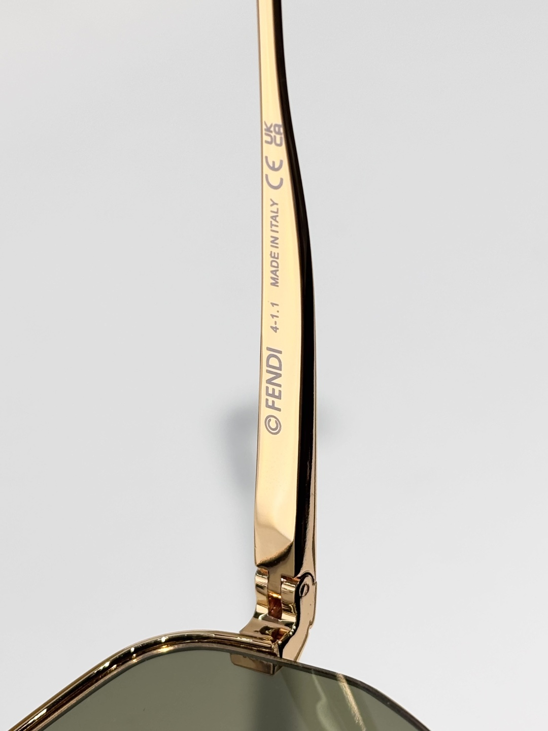 FENDI MOD：FE40594 Size：55口18 145 