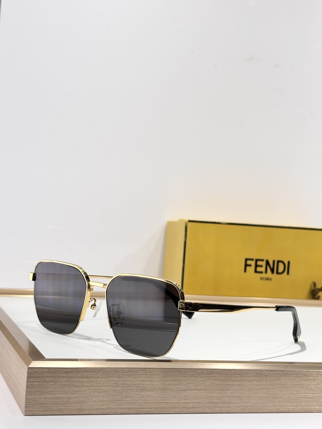 FENDI MOD：FE40594 Size：55口18 145 