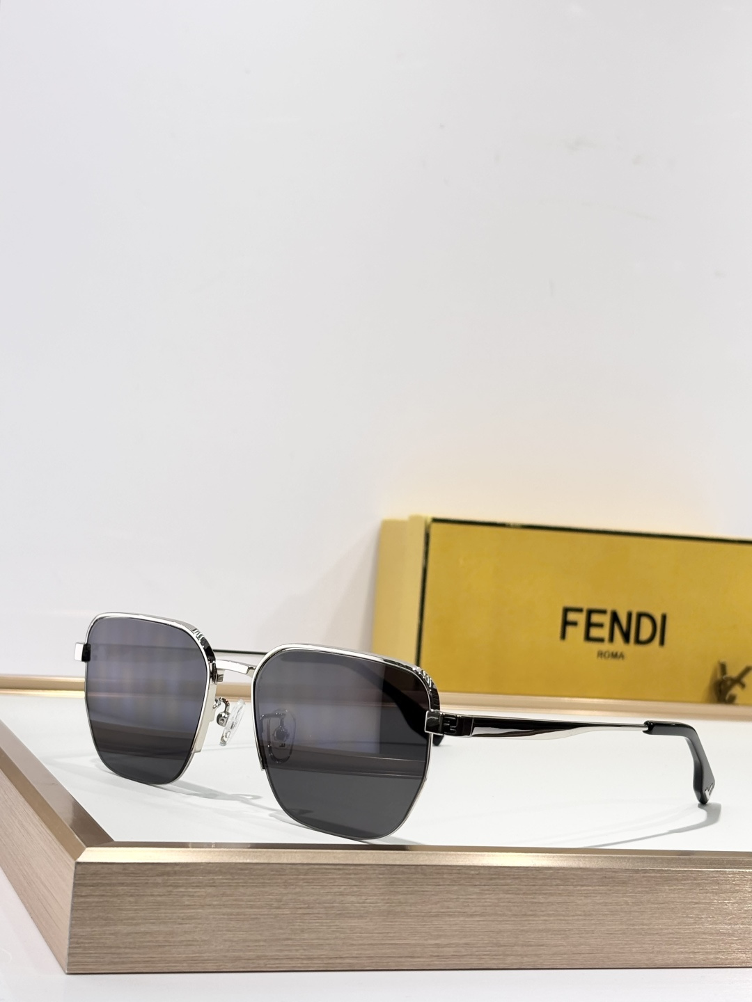FENDI MOD：FE40594 Size：55口18 145 