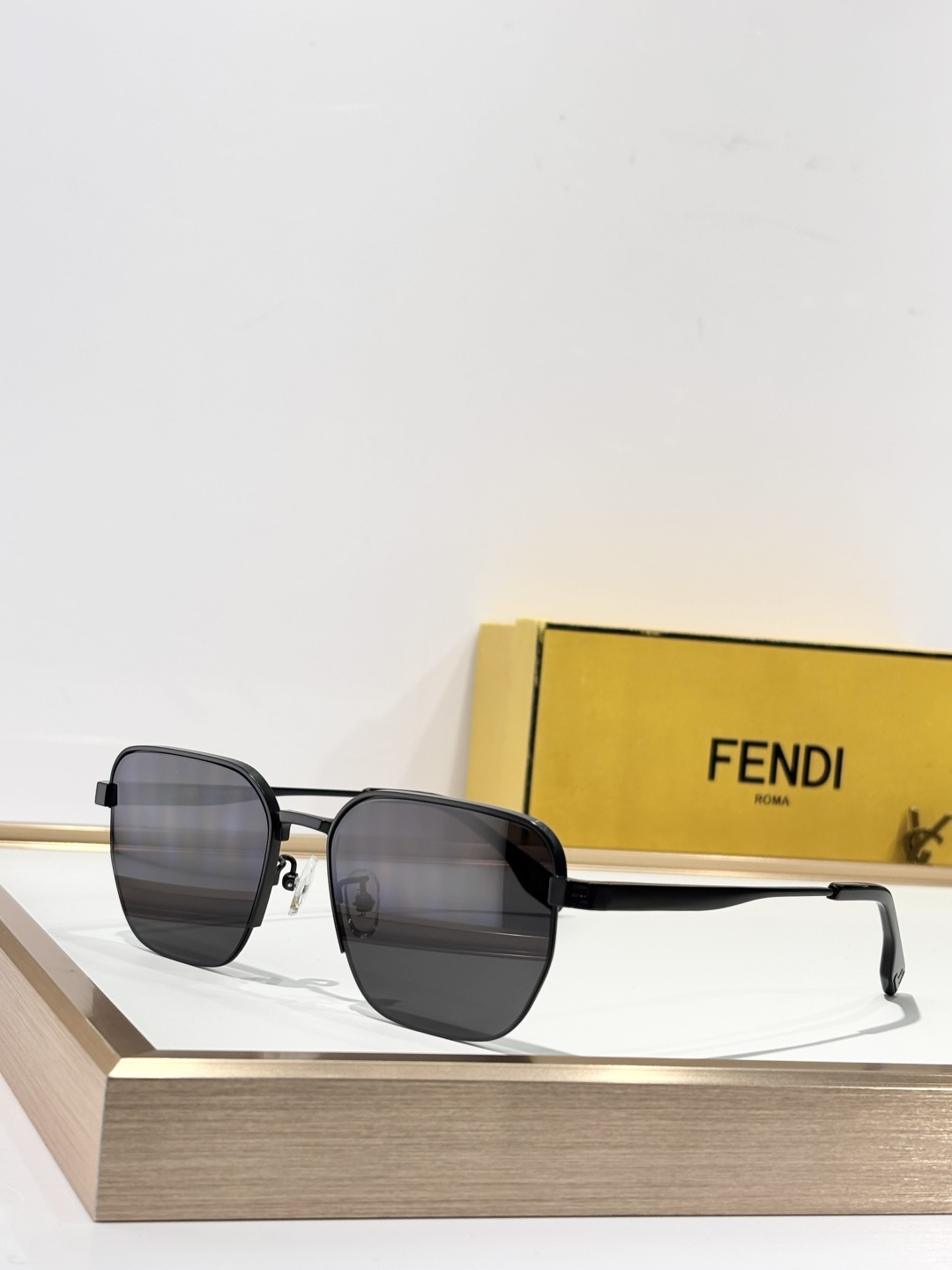 FENDI MOD：FE40594 Size：55口18 145 