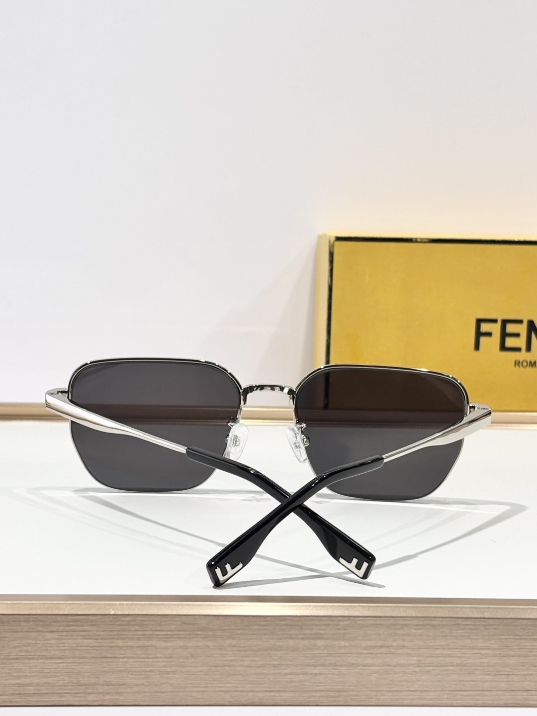 FENDI MOD：FE40594 Size：55口18 145 