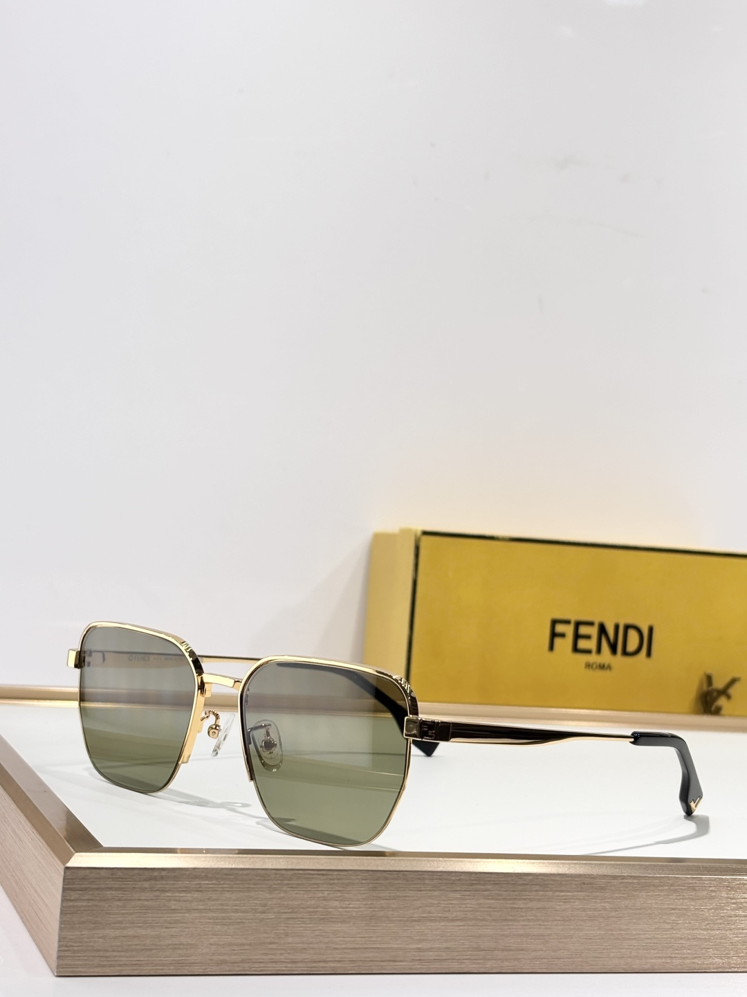 FENDI MOD：FE40594 Size：55口18 145 