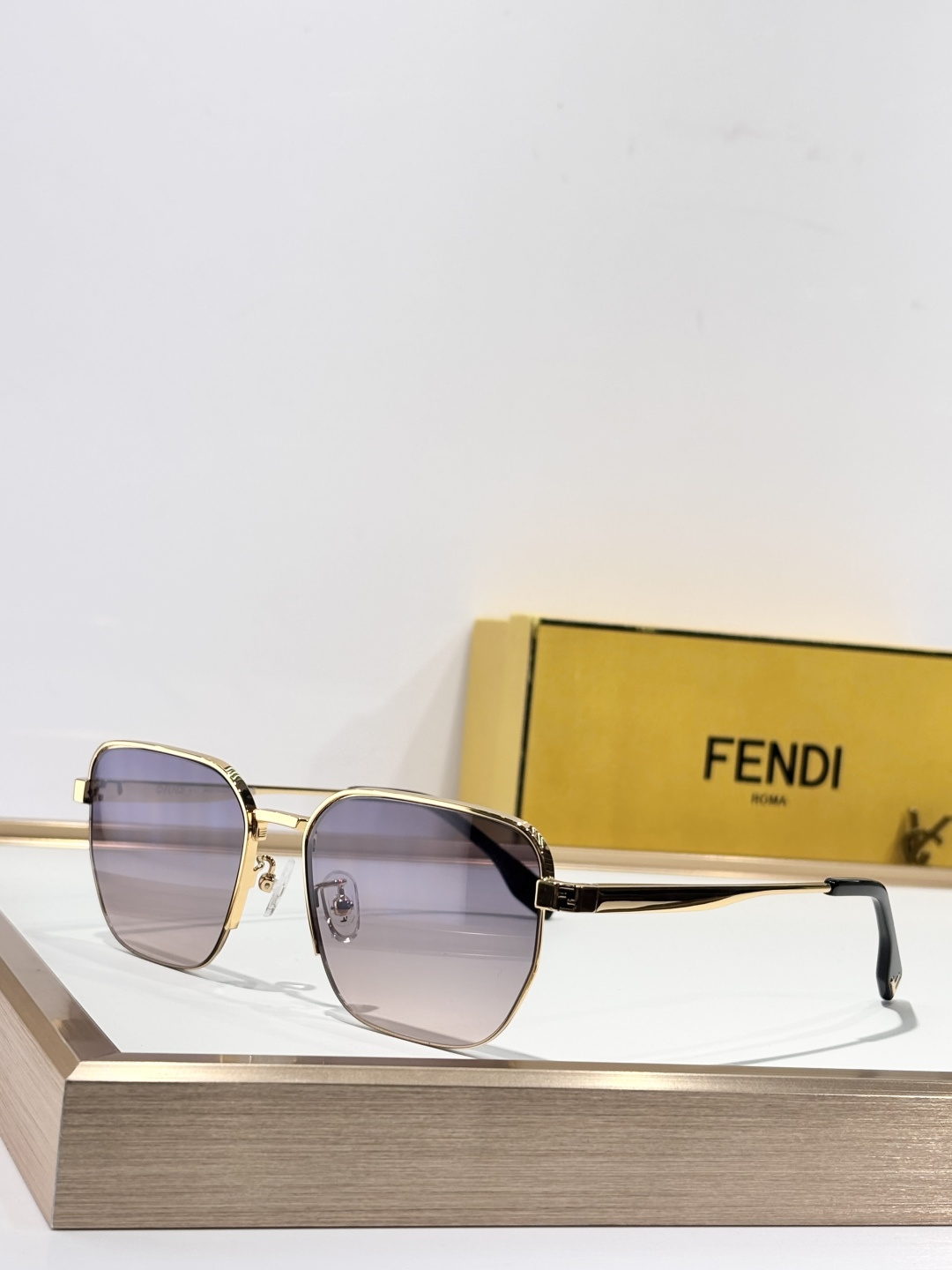 FENDI MOD：FE40594 Size：55口18 145 