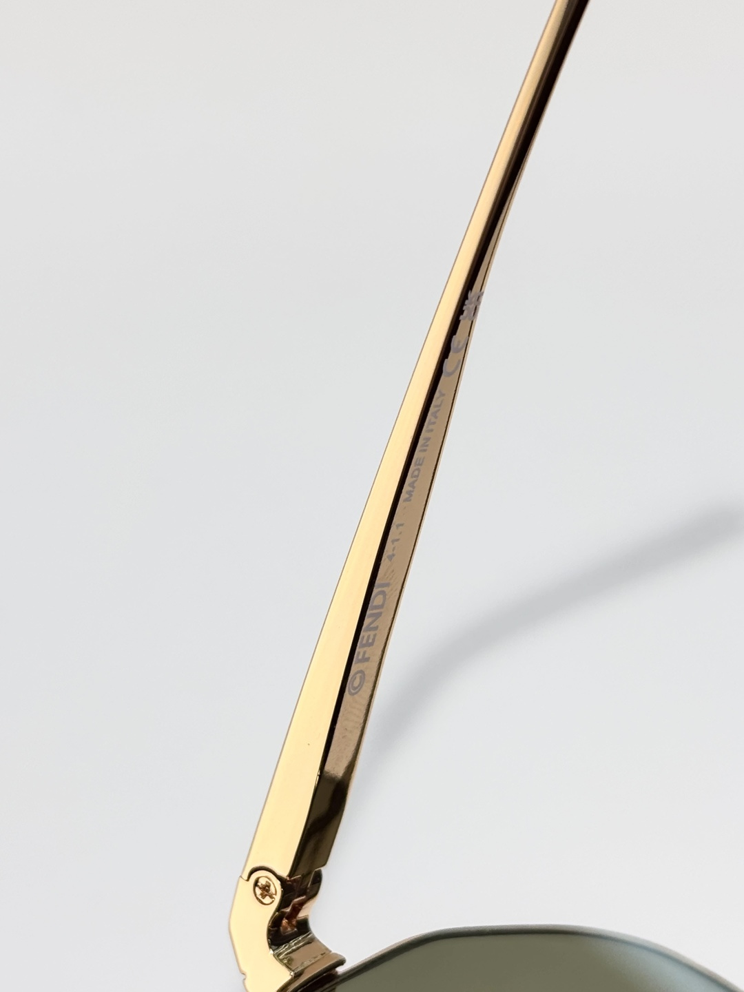 FENDI MOD：FE40594 Size：55口18 145 