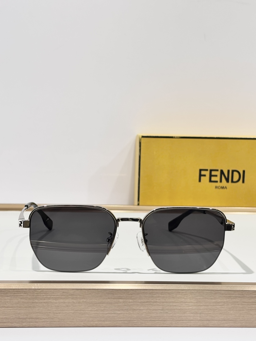 FENDI MOD：FE40594 Size：55口18 145 