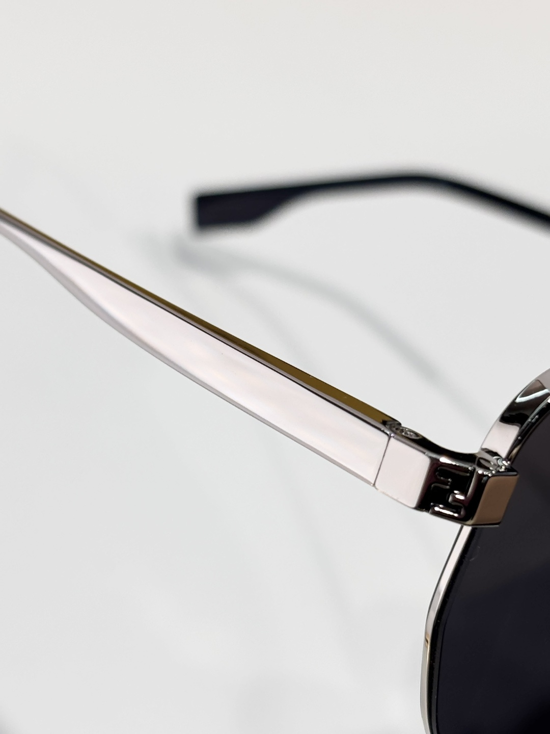 FENDI MOD：FE40594 Size：55口18 145 
