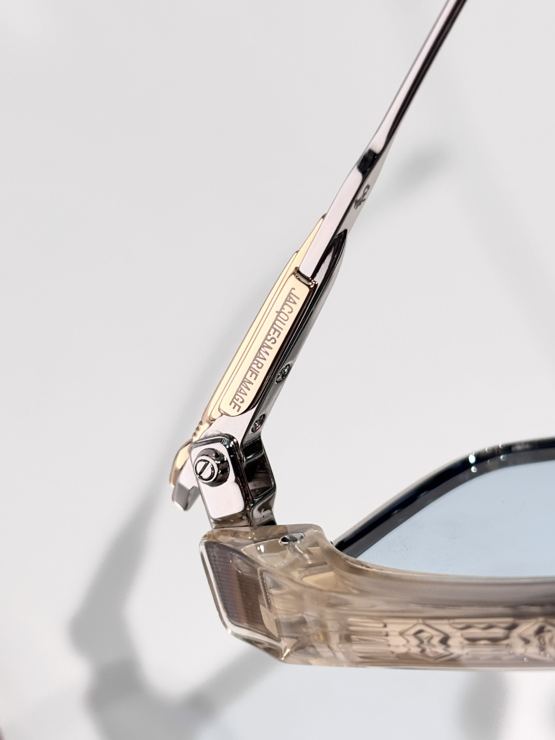 Jacques Marie Mage MODEL： WORLANDSIZE：53口20-146 变色：