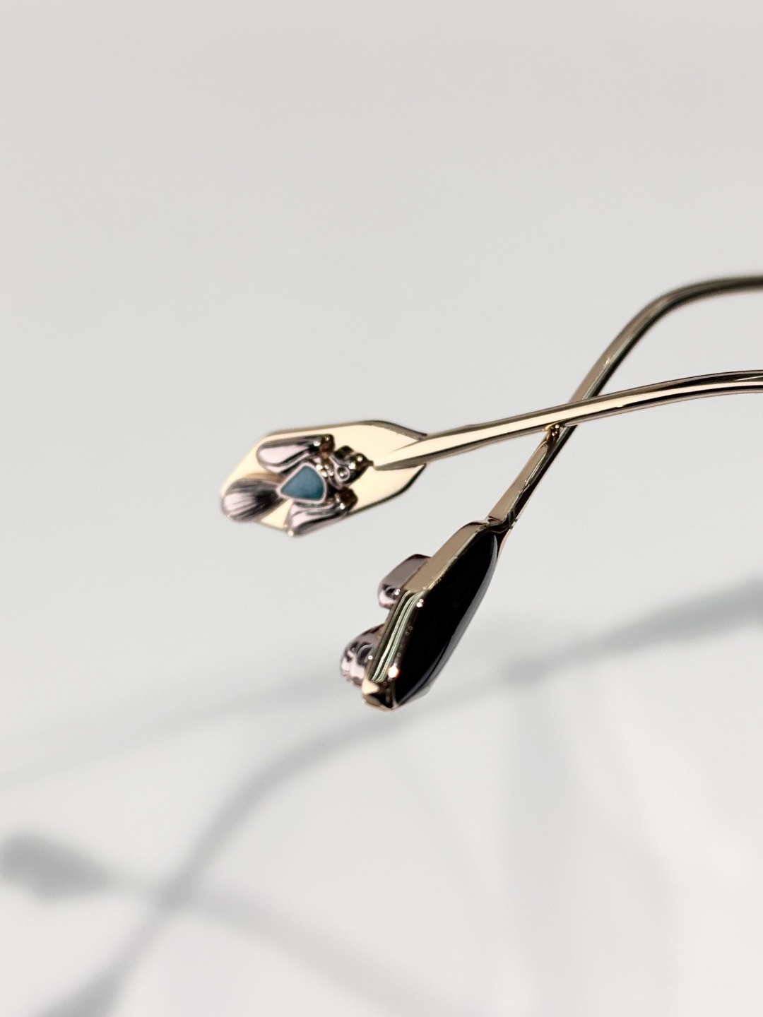 Jacques Marie Mage MODEL： WORLANDSIZE：53口20-146 变色：