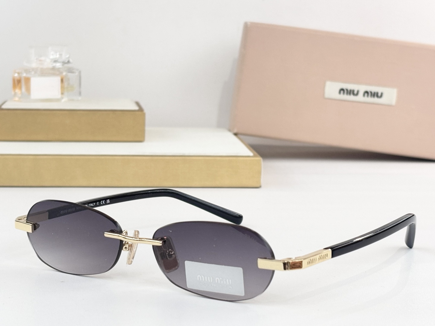 Miu Mi*mod：VMU50A复古风充满nerd气的墨镜