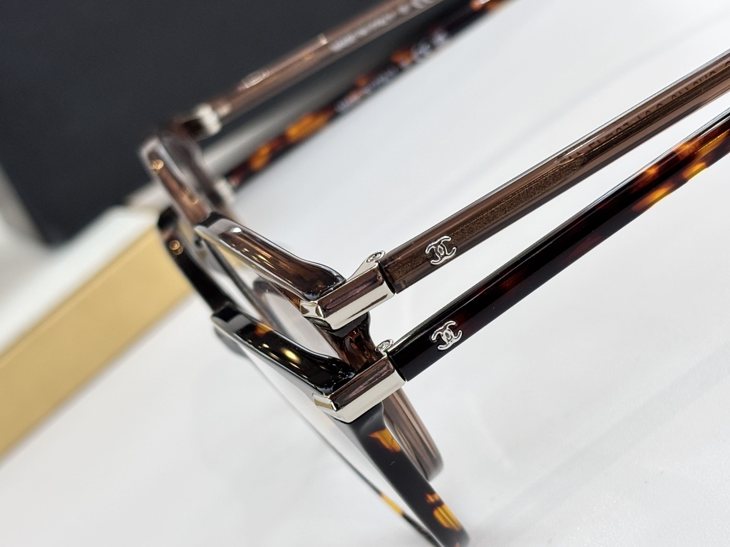 Chane*Mod：CH3418Size：52-17-147