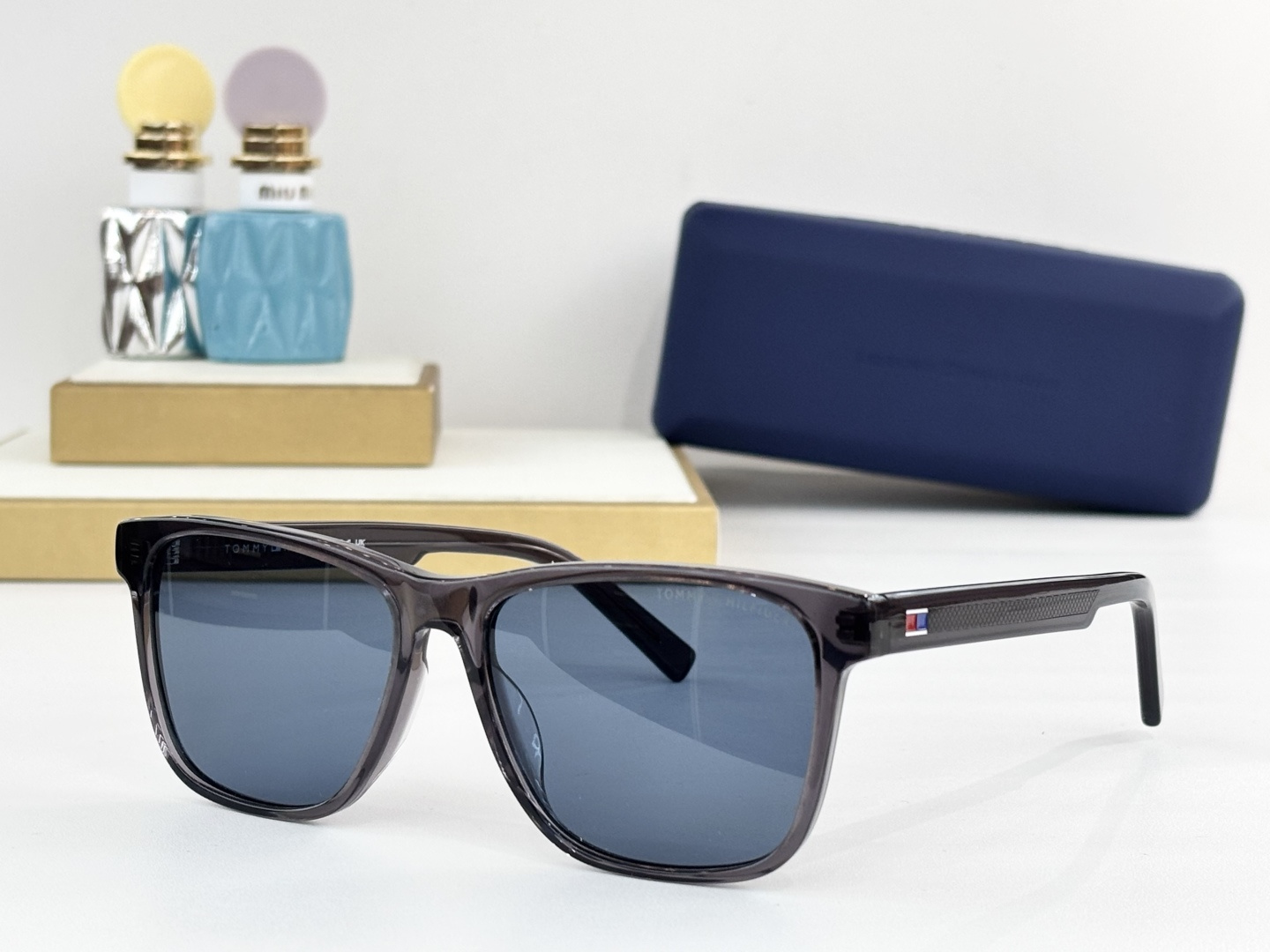 TOMMY HILFIGE*MOD：TH 2203/SSize：55口16-145。