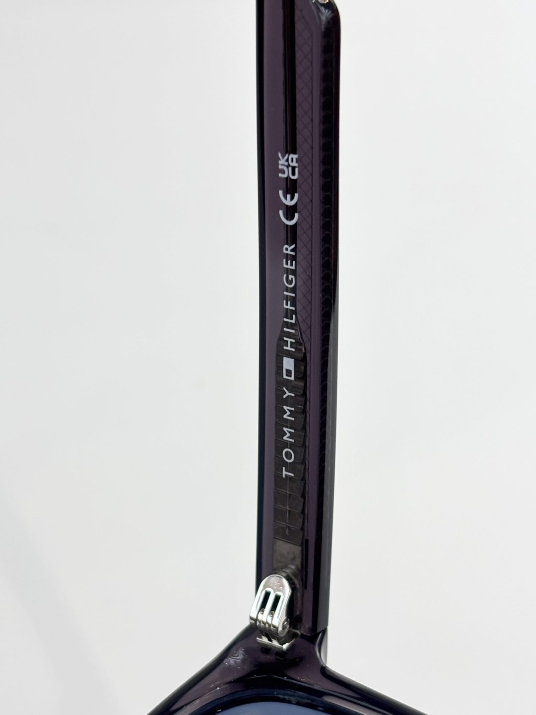 TOMMY HILFIGE*MOD：TH 2203/SSize：55口16-145。