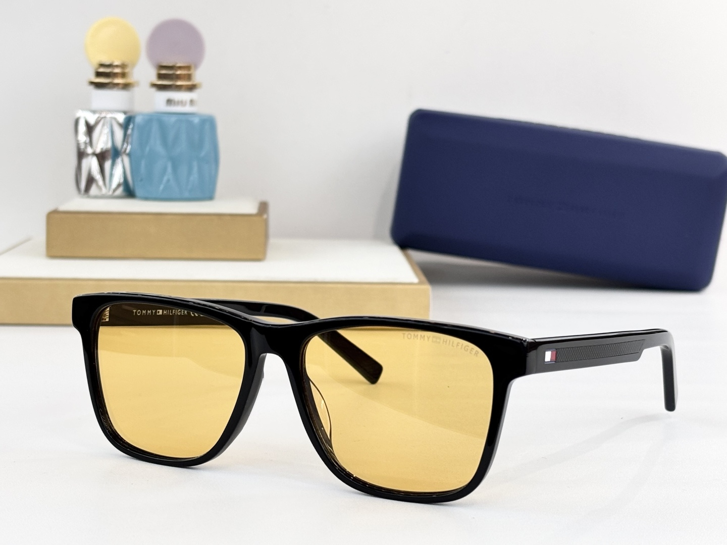 TOMMY HILFIGE*MOD：TH 2203/SSize：55口16-145。