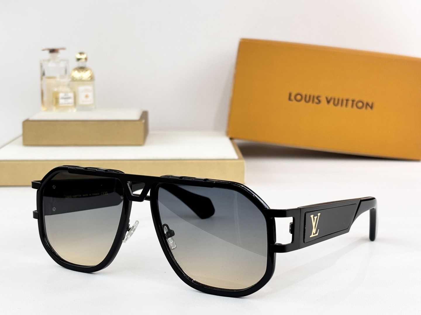 LOUIS VUITTO*MODEL：Z1657LUSIZE：57口17-145