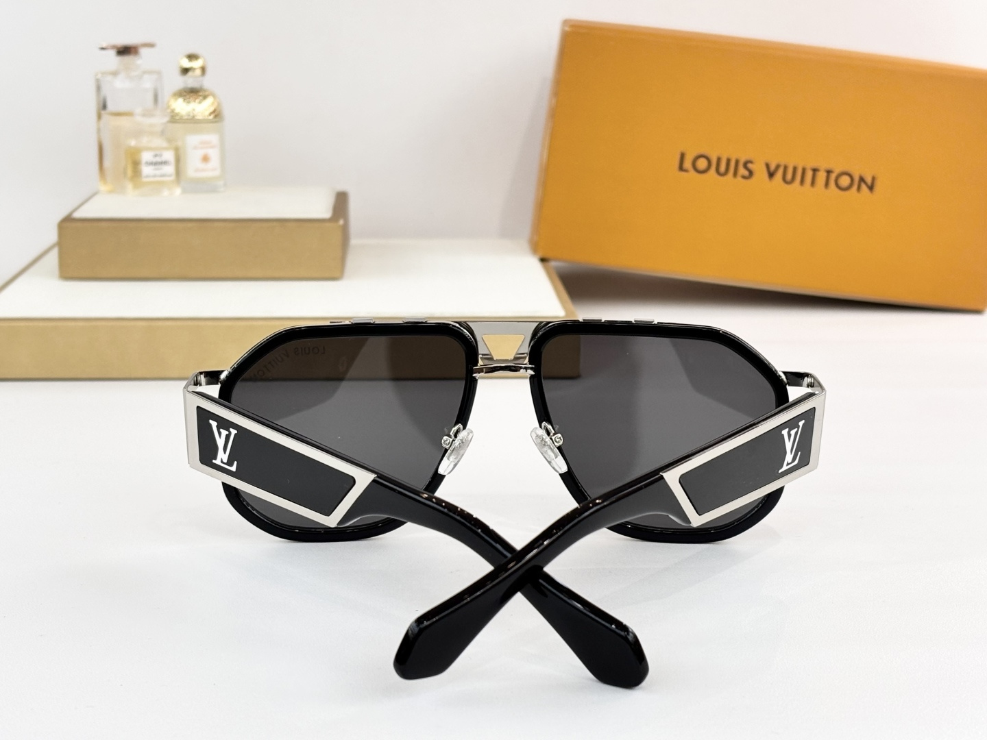 LOUIS VUITTO*MODEL：Z1657LUSIZE：57口17-145