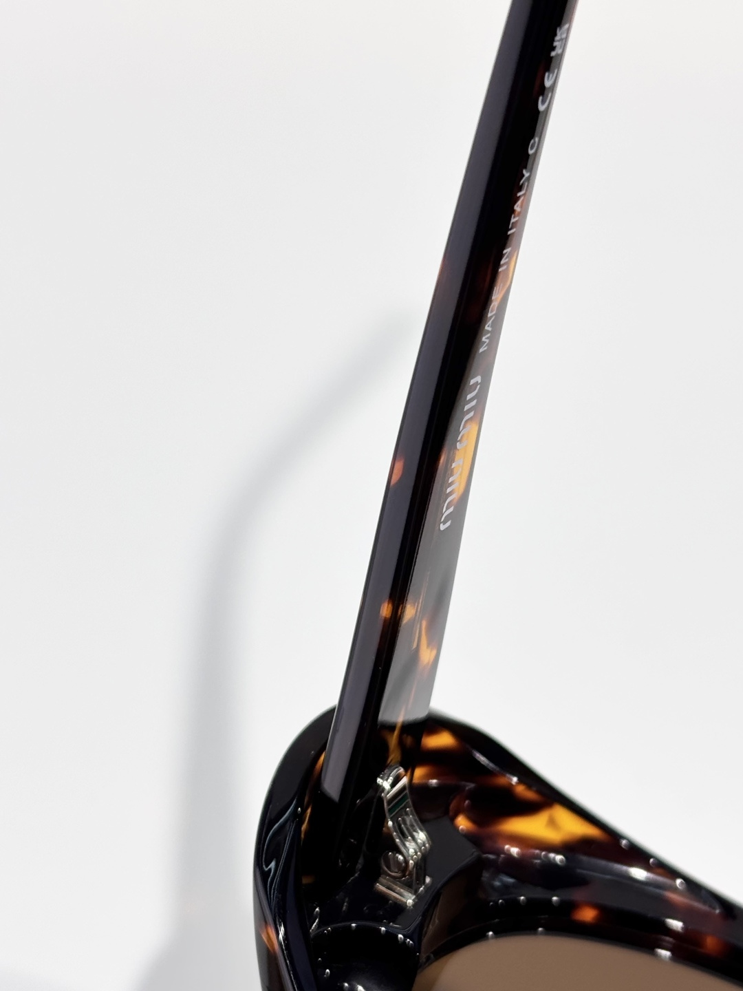 MIU MI*MOD：MU B08SSize：52口21-135。