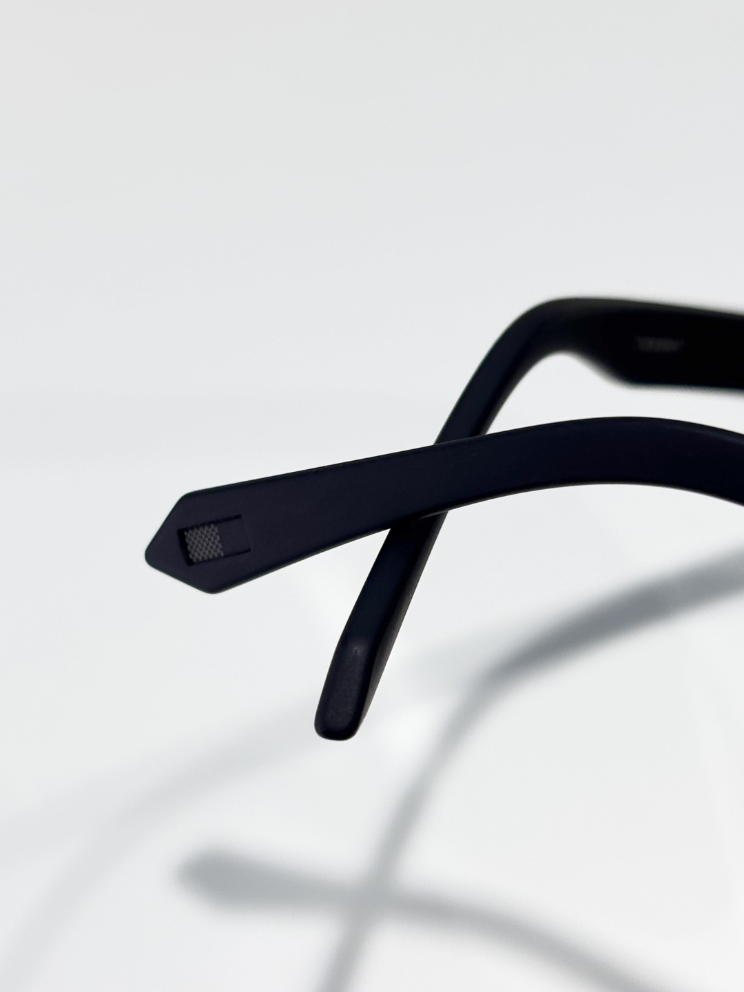 LOUIS VUITTO*MODEL：Z2975WSIZE：63口17-145