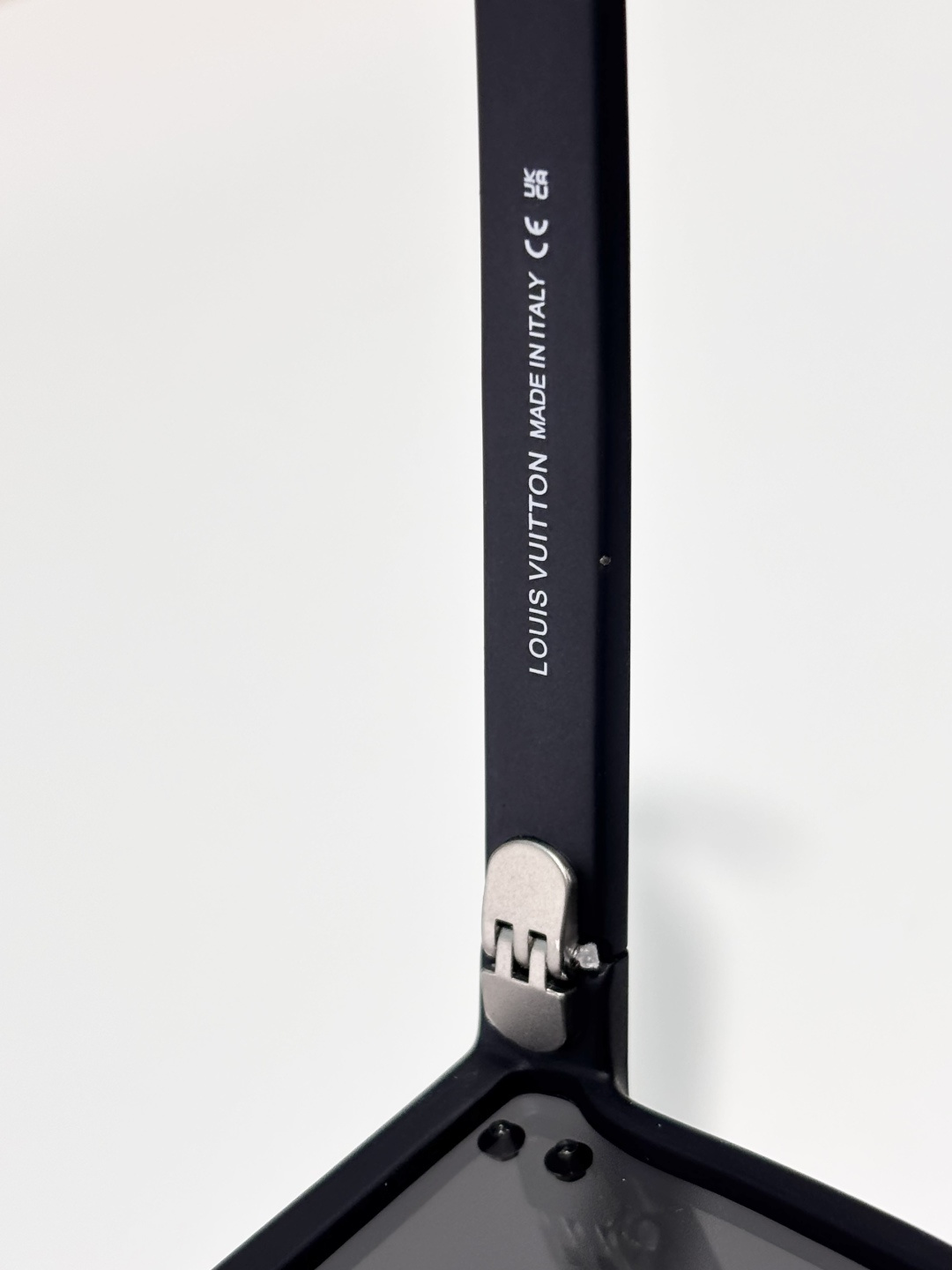 LOUIS VUITTO*MODEL：Z2975WSIZE：63口17-145