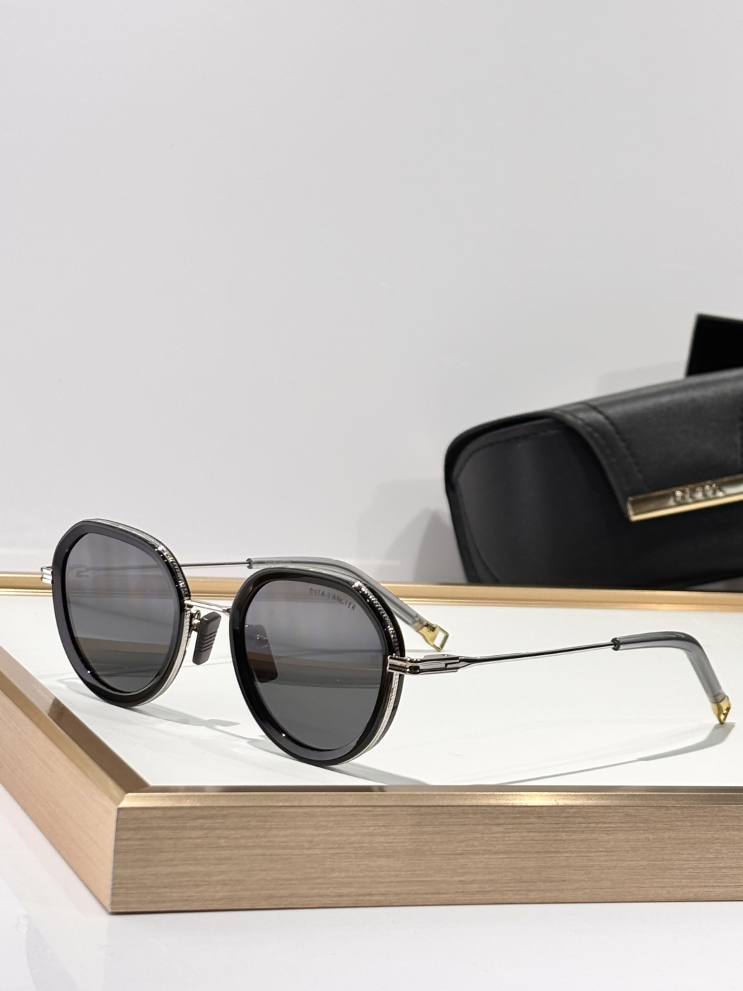 Dita LancierMODEL:LSA-432SIZE:47口23-142