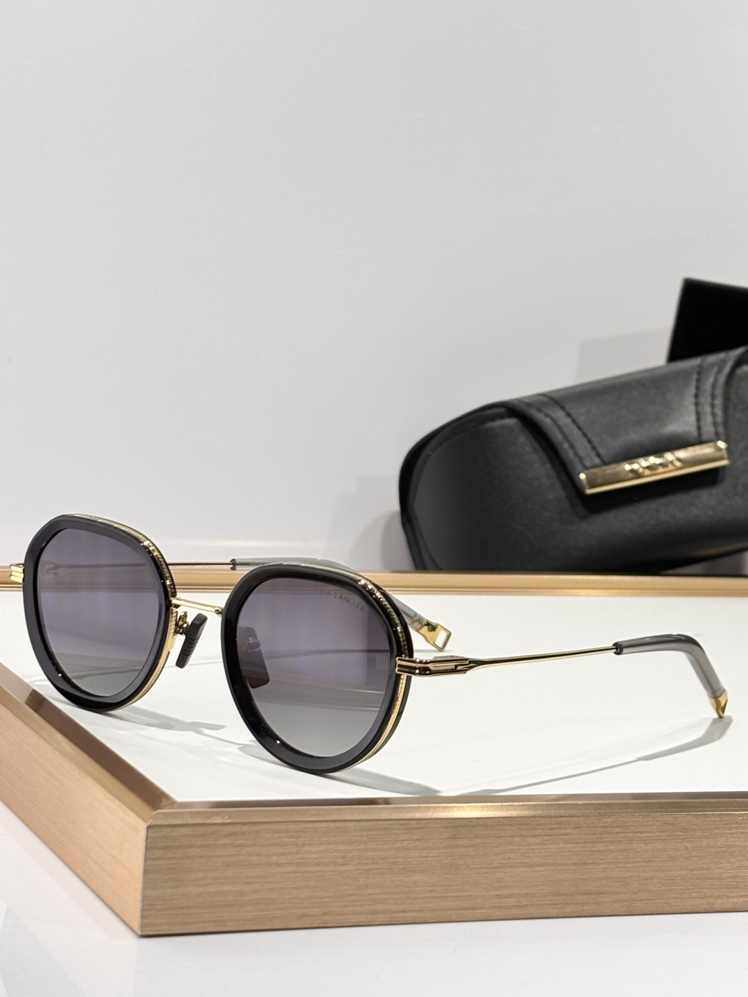 Dita LancierMODEL:LSA-432SIZE:47口23-142