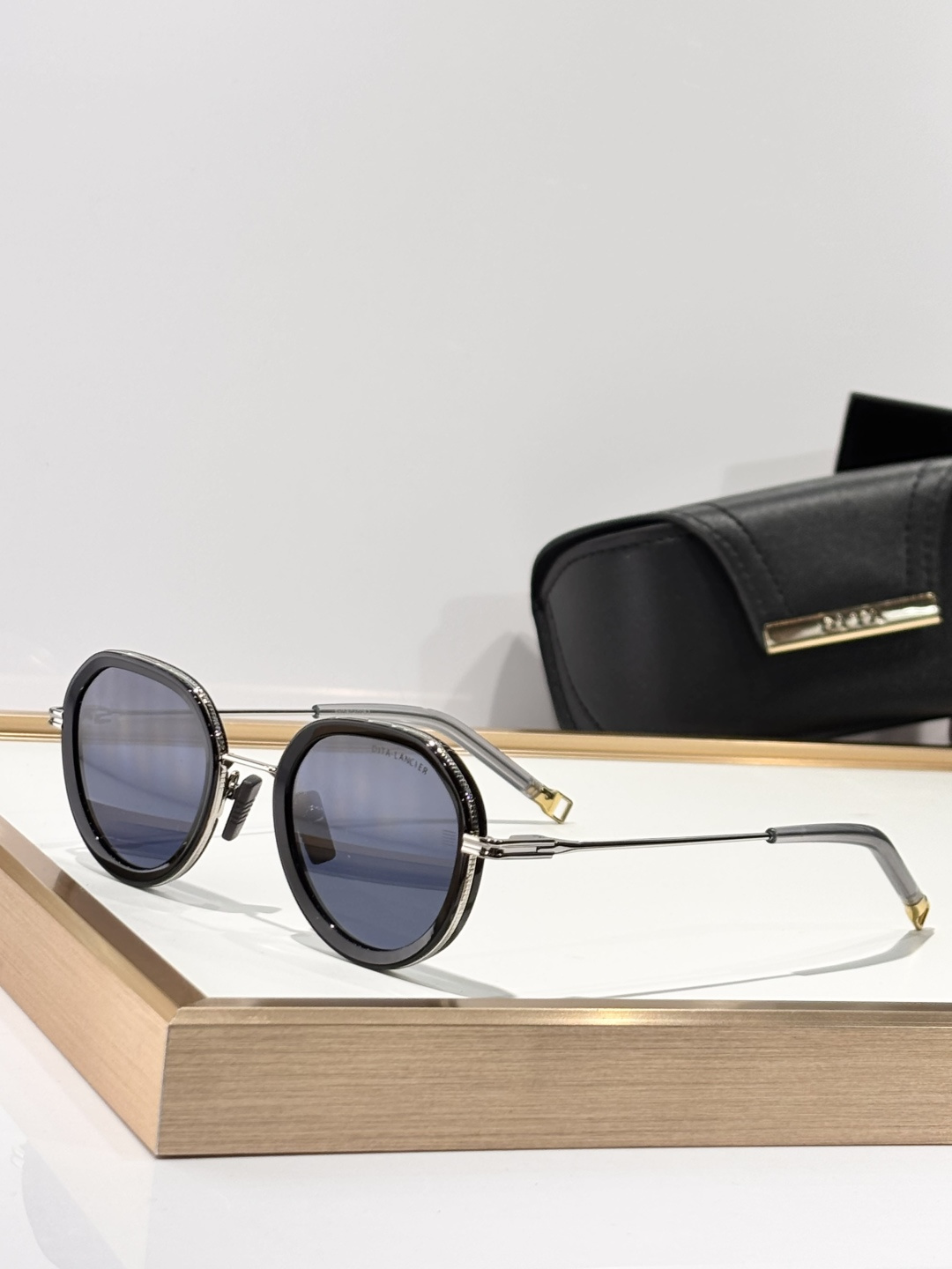 Dita LancierMODEL:LSA-432SIZE:47口23-142