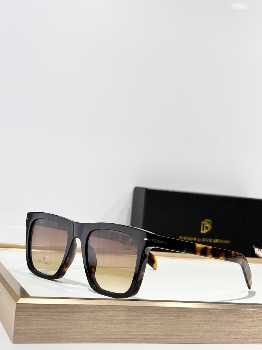 David Beckha*Mod：DB7000SSize：51-20-140