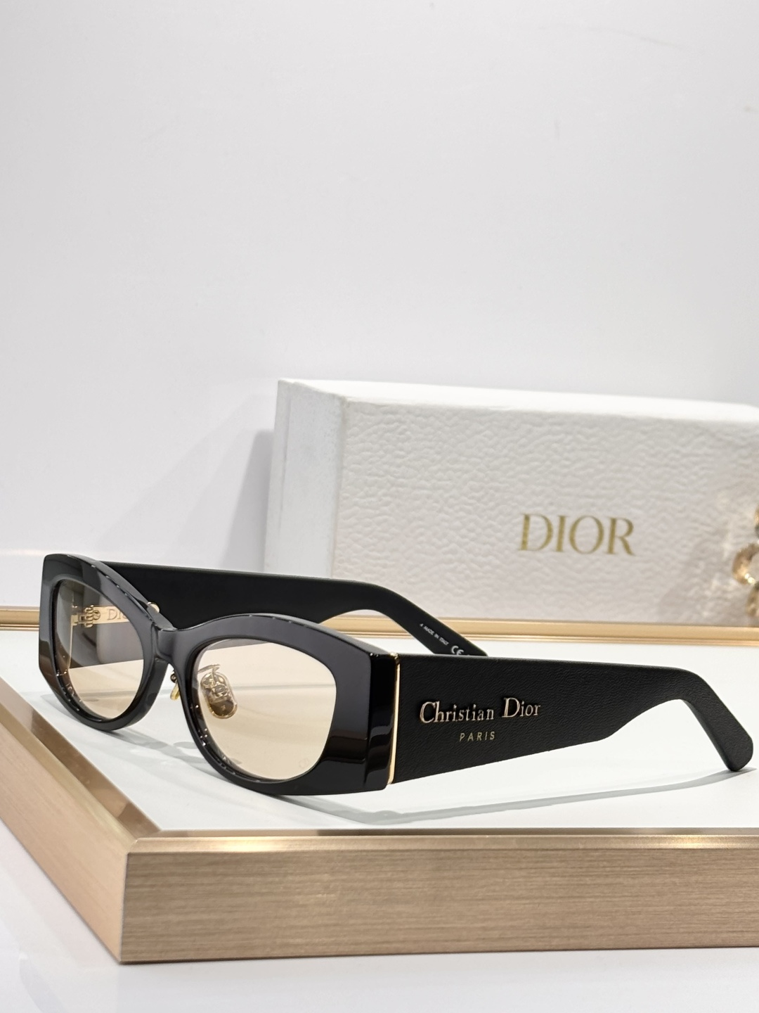 DIO*MOD：DiorOmbre S1FSize：55口19 145