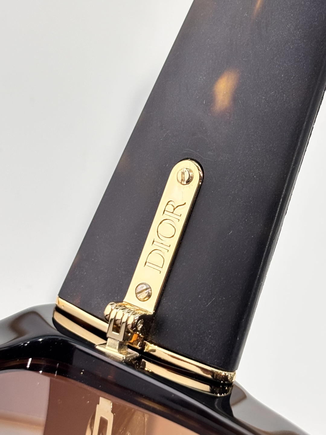 DIO*MOD：DiorOmbre S1FSize：55口19 145