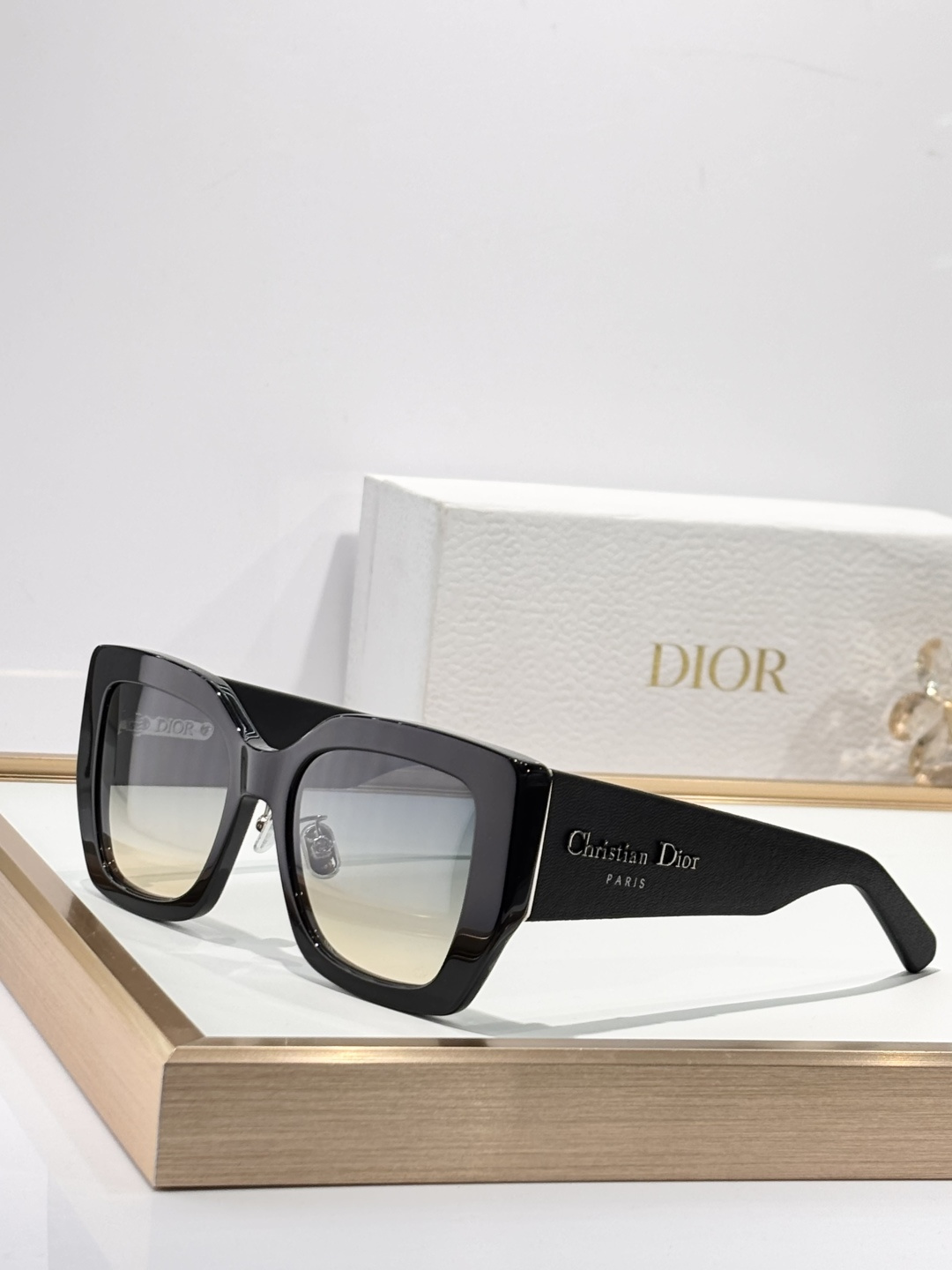 DIO*Oversized MOD：DiorOmbre S2FSize：53口19 145