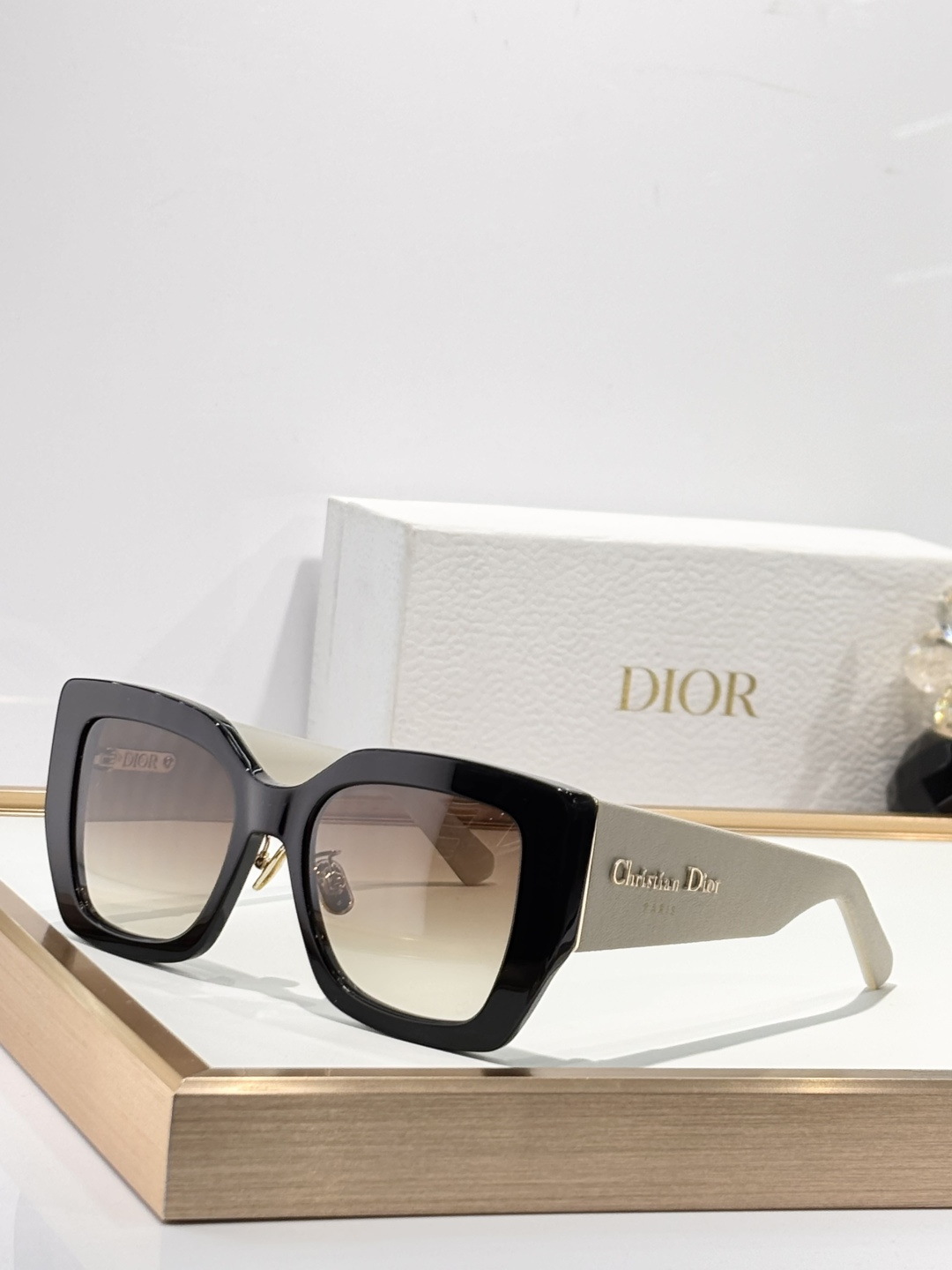 DIO*Oversized MOD：DiorOmbre S2FSize：53口19 145