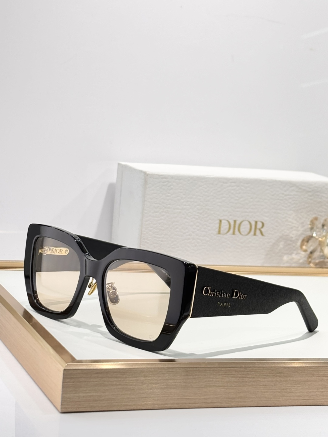 DIO*Oversized MOD：DiorOmbre S2FSize：53口19 145