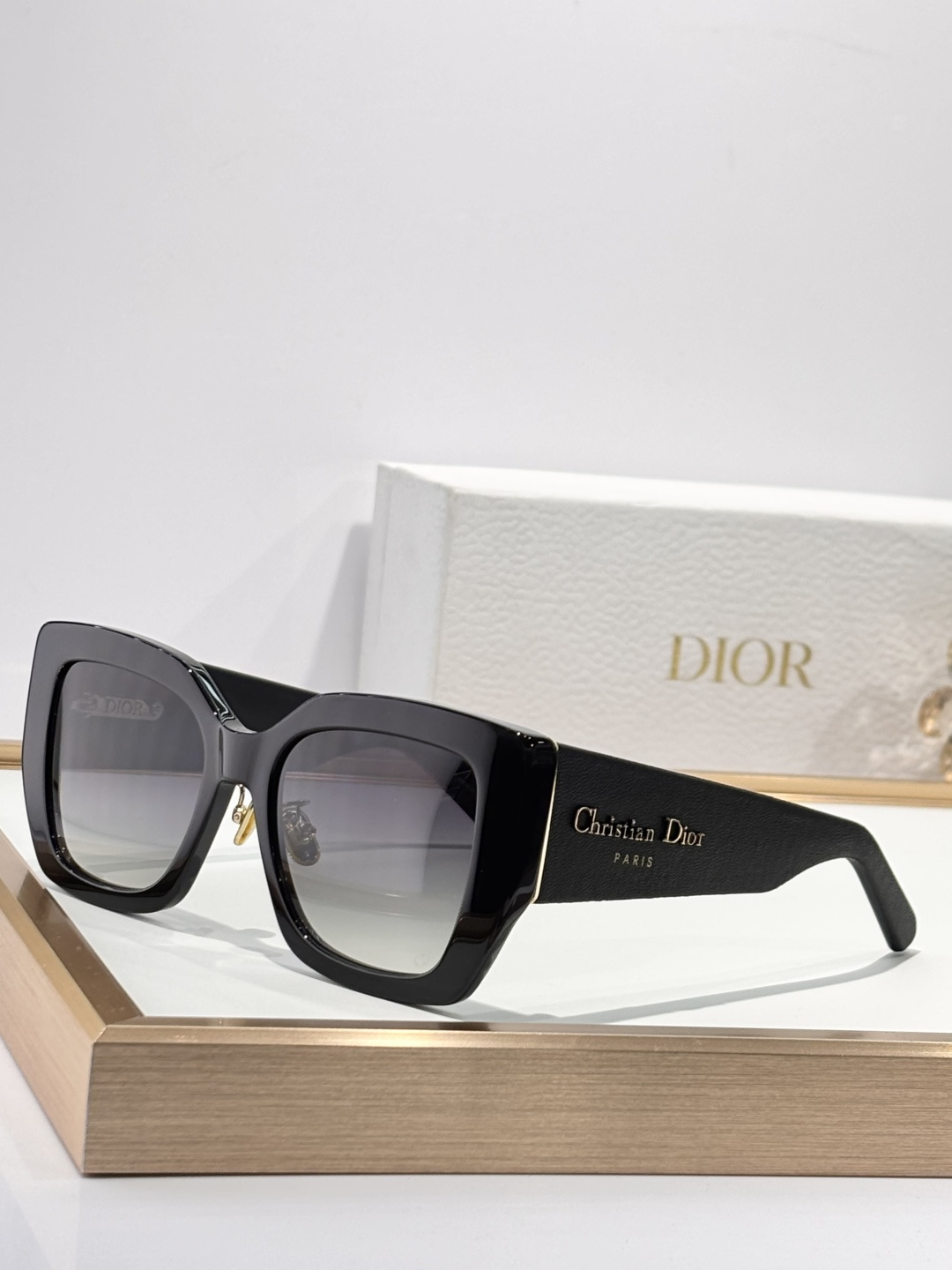 DIO*Oversized MOD：DiorOmbre S2FSize：53口19 145