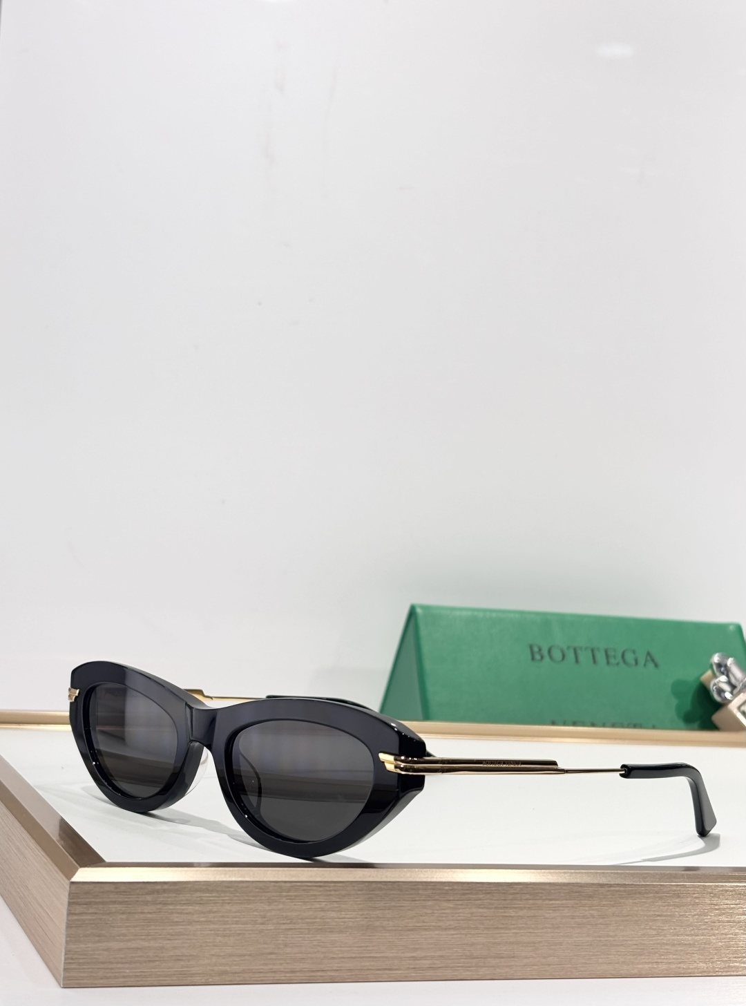 BottegaVenetaMODEL：BV1368SSIZE：53口19-140