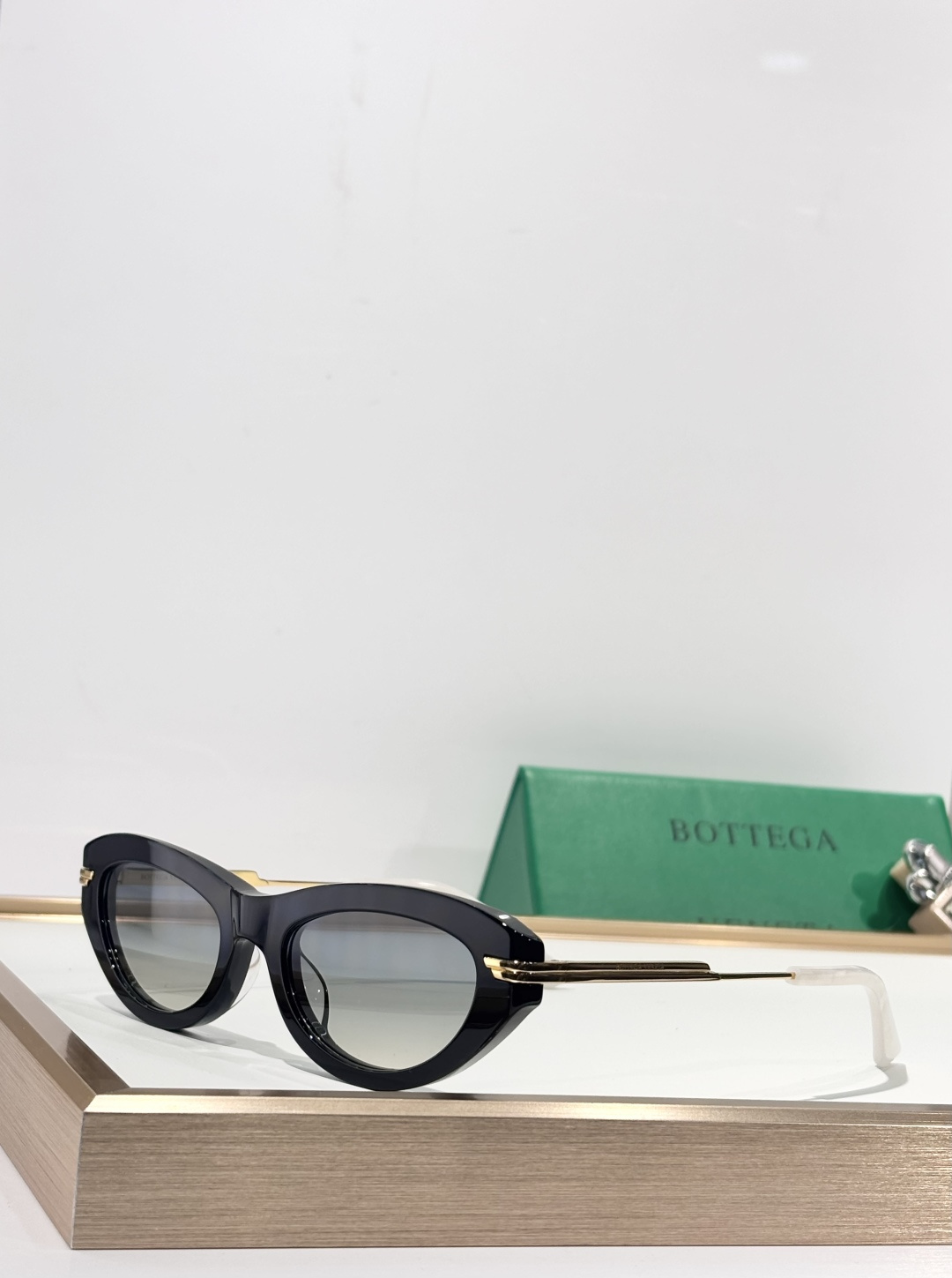 BottegaVenetaMODEL：BV1368SSIZE：53口19-140