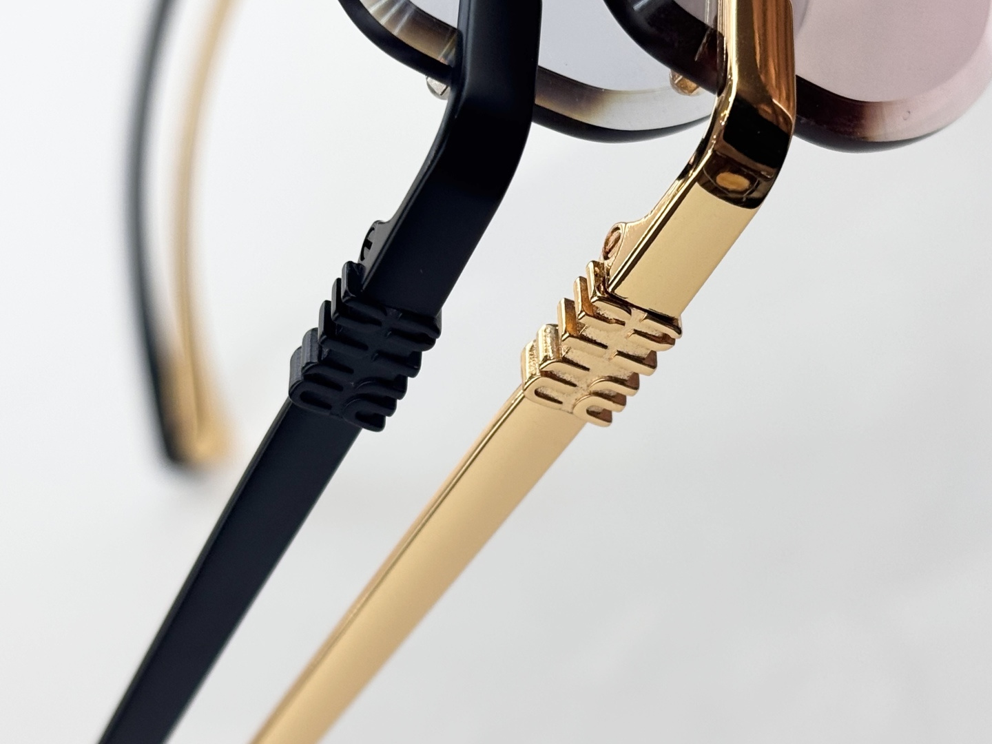 MIU MI*MODEL：MU A1940SIZE：56口17-143