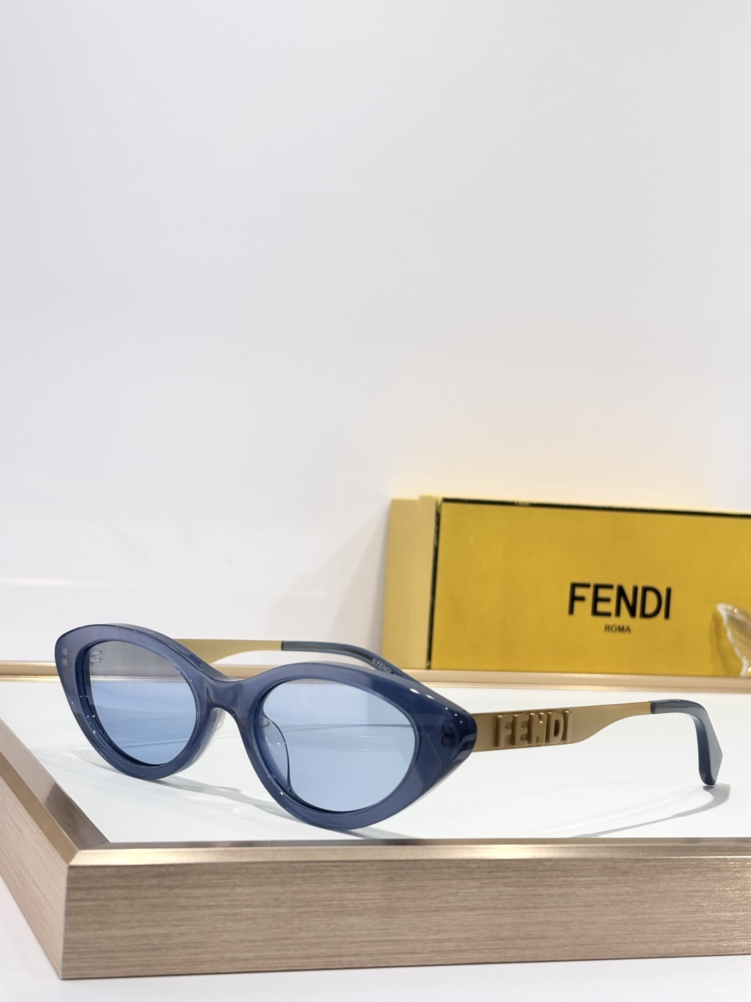 FENDIMOD: FE40198USIZE:52口19-145