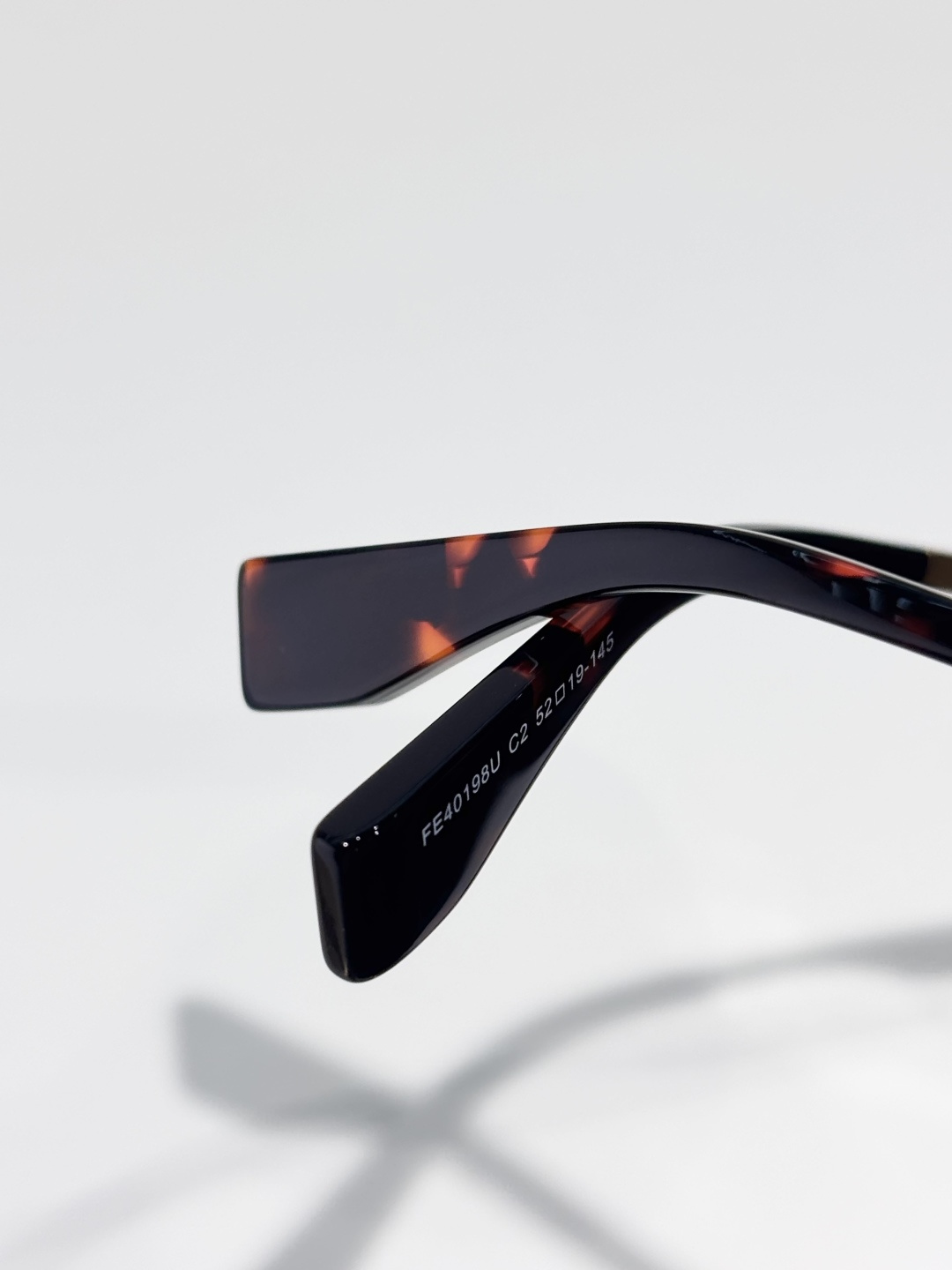 FENDIMOD: FE40198USIZE:52口19-145