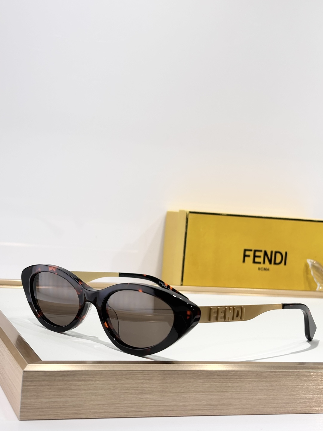 FENDIMOD: FE40198USIZE:52口19-145