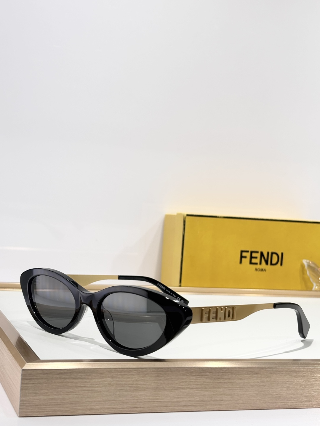 FENDIMOD: FE40198USIZE:52口19-145