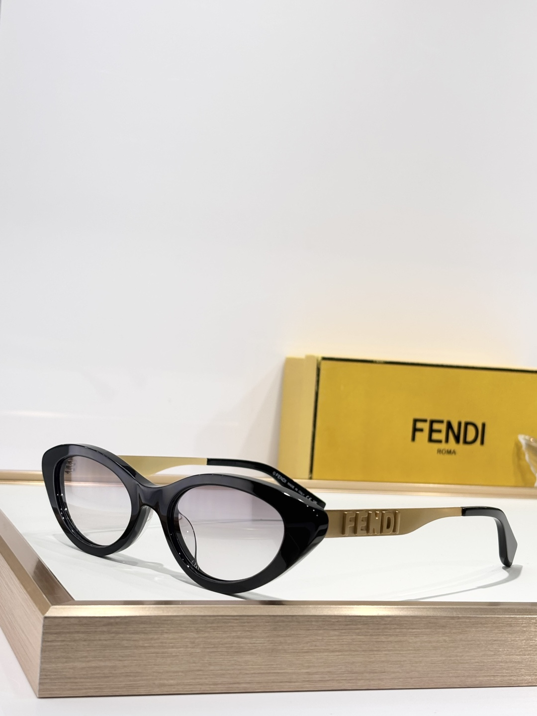 FENDIMOD: FE40198USIZE:52口19-145