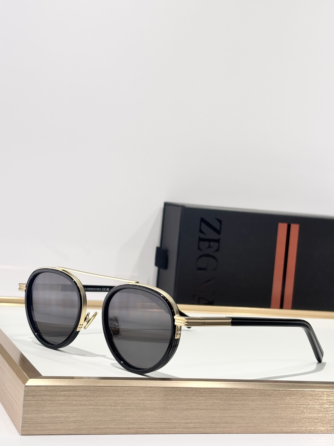 麦斯·米科尔森的假日风范Mads Mikkelsen in Zegna麦叔同款演绎典雅风度​Ermene