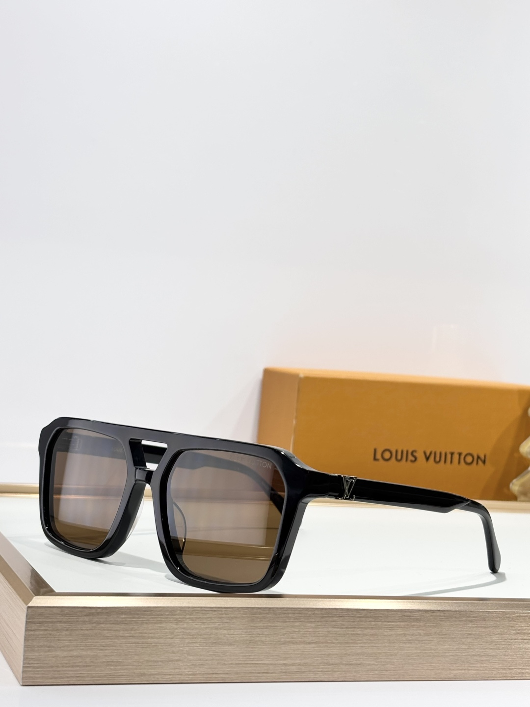 LOUIS VUITTO*MODEL：Z3059USIZE：58口18 140