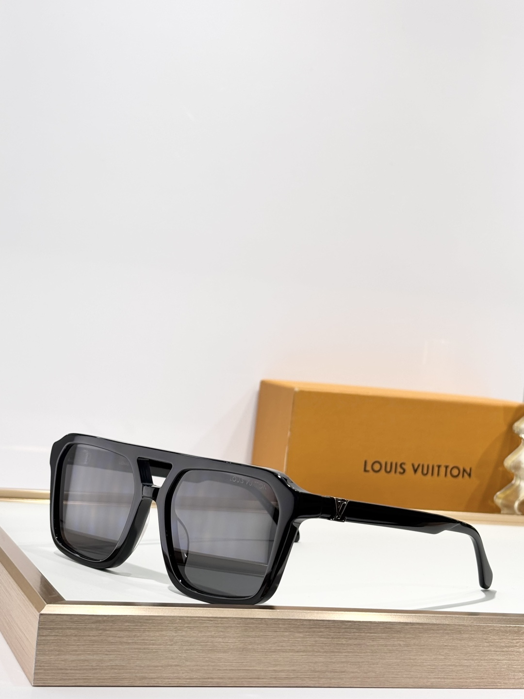 LOUIS VUITTO*MODEL：Z3059USIZE：58口18 140