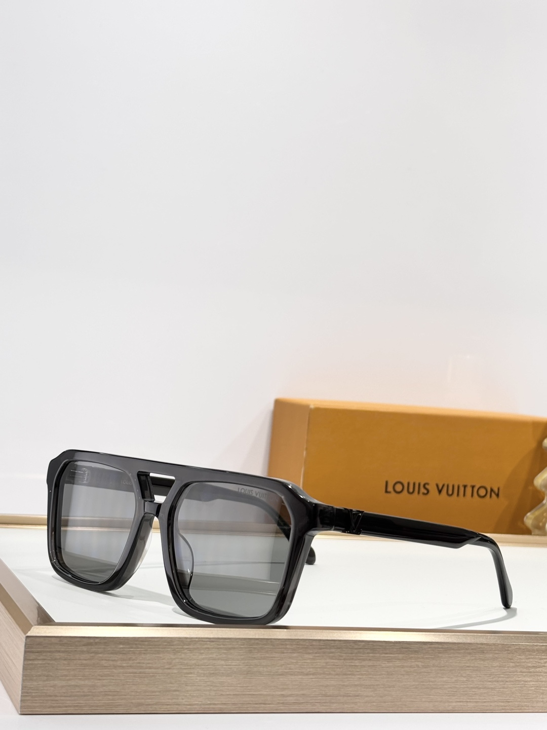 LOUIS VUITTO*MODEL：Z3059USIZE：58口18 140