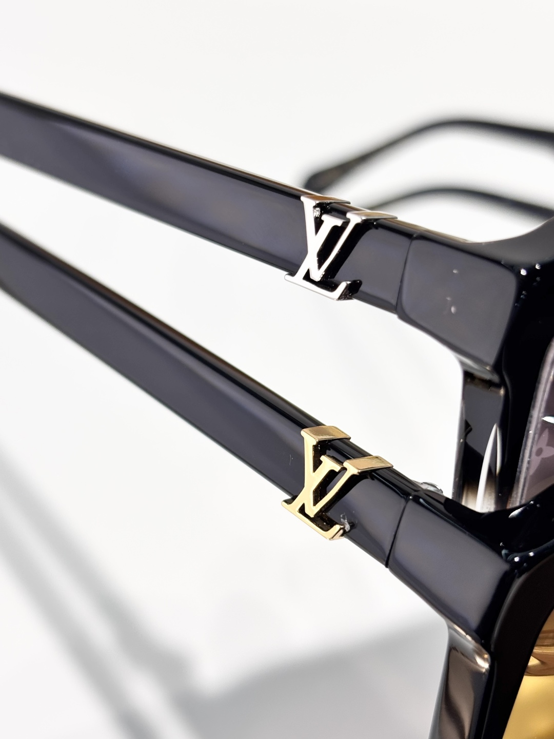 LOUIS VUITTO*MODEL：Z3059USIZE：58口18 140